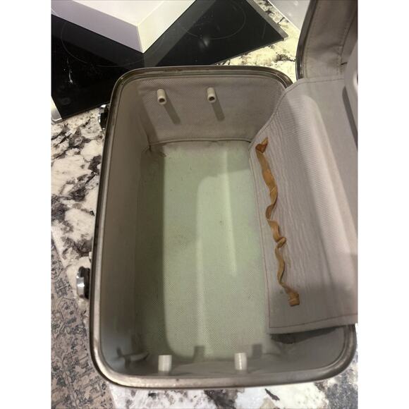 Vtg American Tourister Tiara Grey Train Travel Makeup Case Luggage No Key - Picture 6 of 6